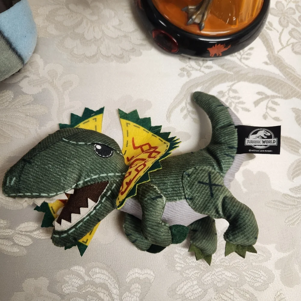 Jurassic World Lot Night Light 3D T REX Dinosaur Fleece Throw And Plush W/ Sound